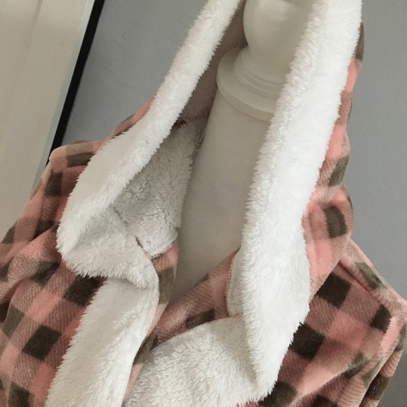Pajama Mania checkered Robe, Size Small - Picture 2 of 11